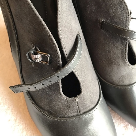 Soft Moc navy shoe bootie with small heel and strap. Suede and leather look. - Picture 8 of 10